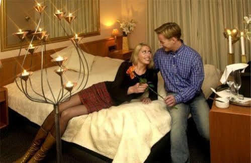 Hotel B Six 3*