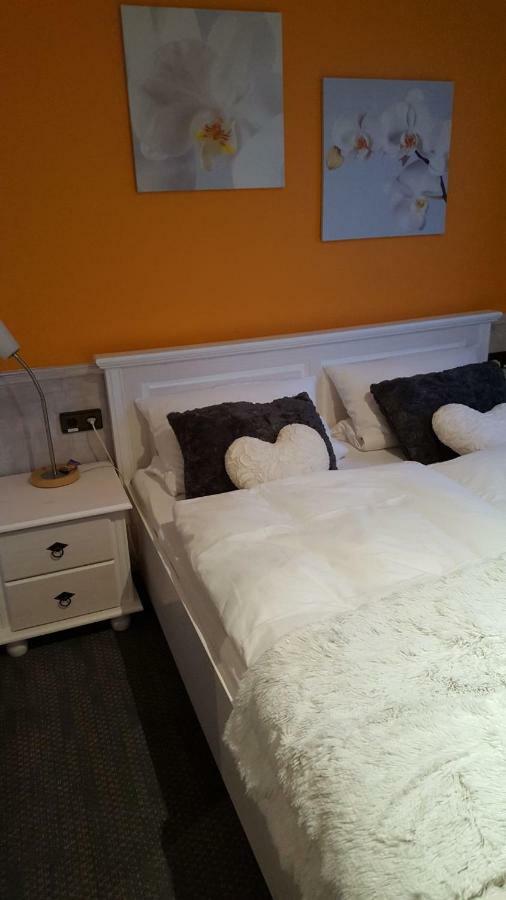 Hotel B Six