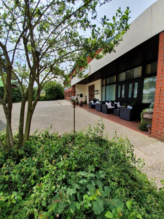 Hotel B Six 3*